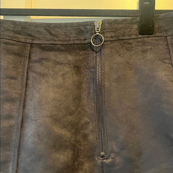 Old Navy suede mini skirt - Picture 4 of 6